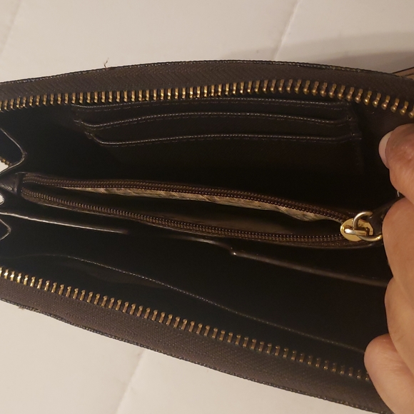 Michael Kors Wallet - Picture 7 of 9